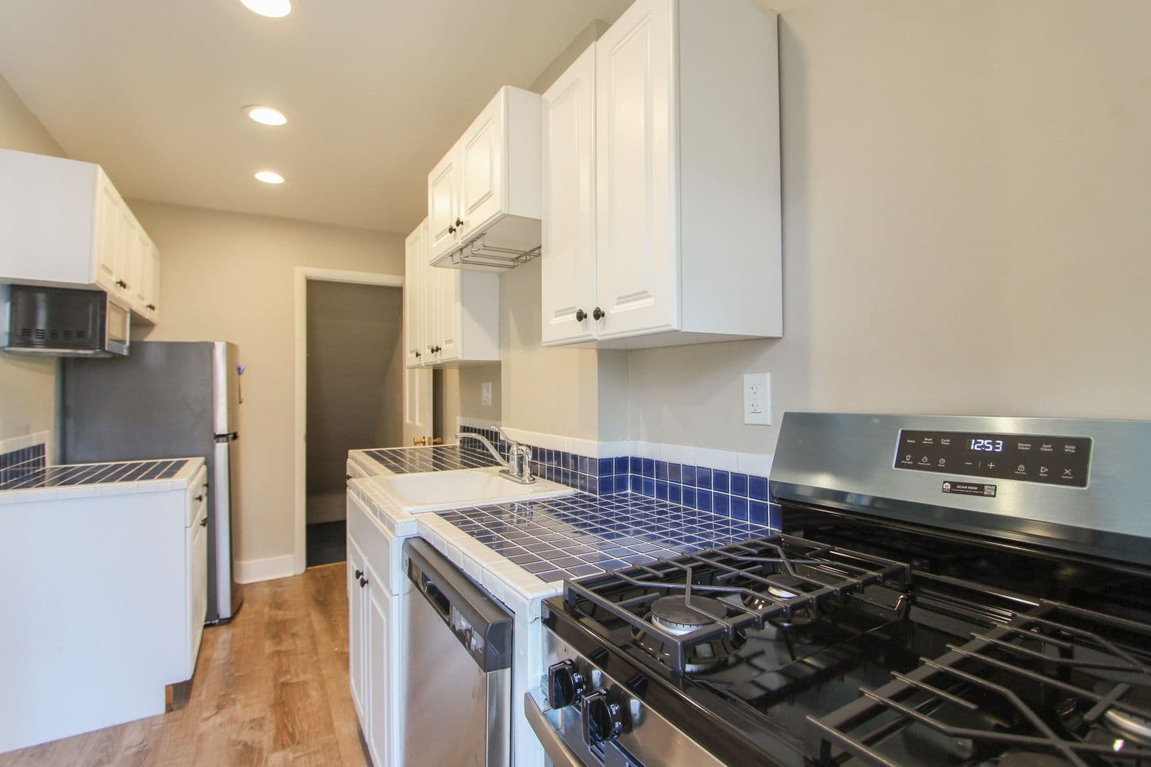 Pittsburgh Apartment: 323 Main Street