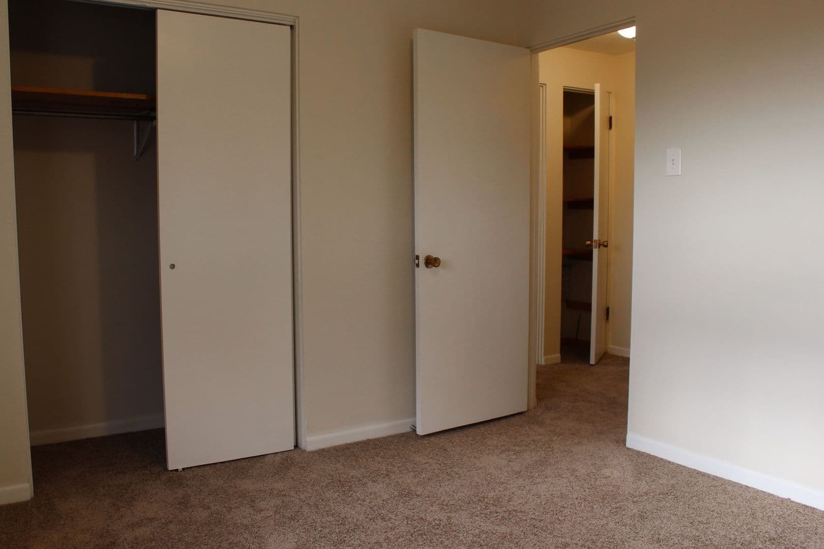 Swissvale Apartment: 2524 Columbia Avenue