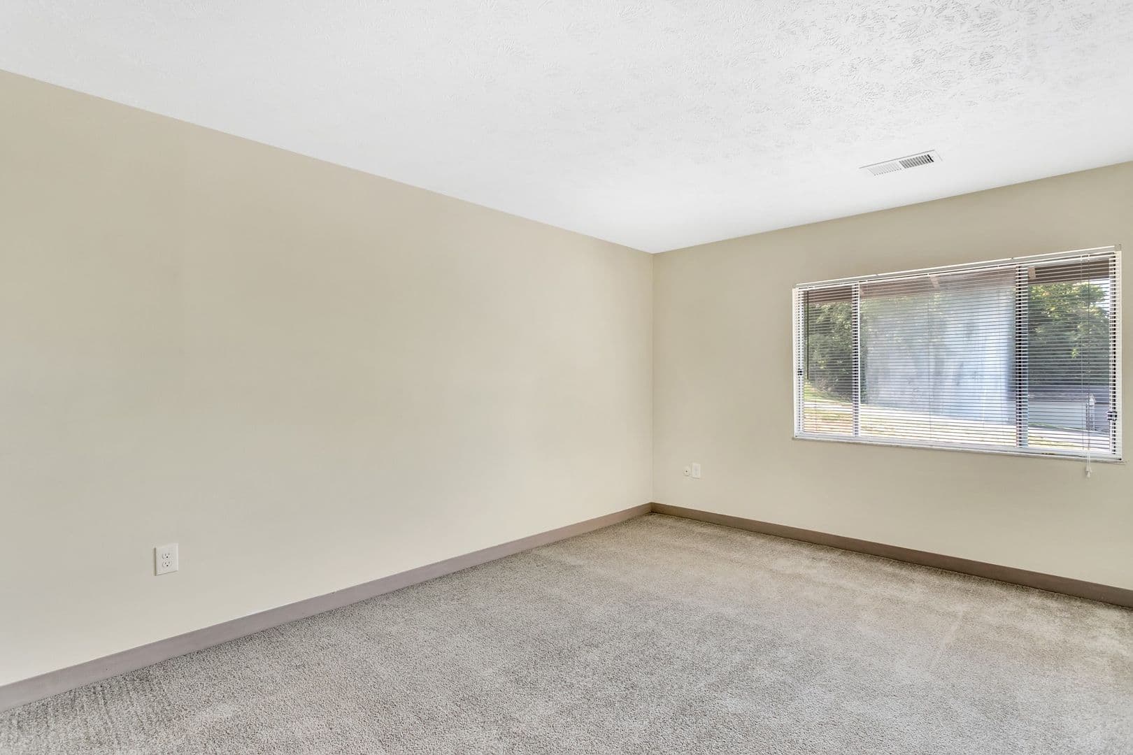 Moon Township Apartment: 700 Lee Drive
