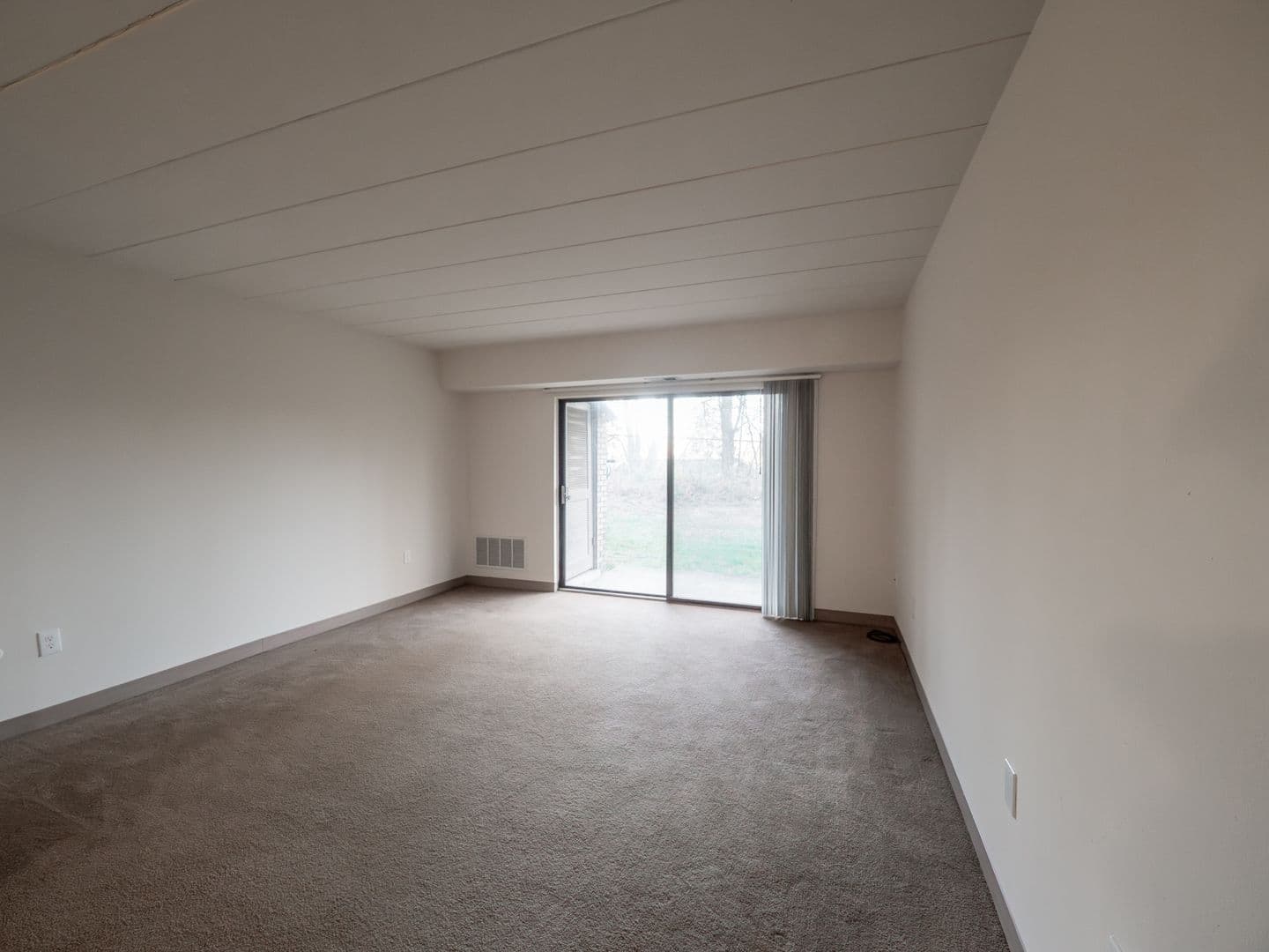 Moon Township Apartment: 700 Lee Drive