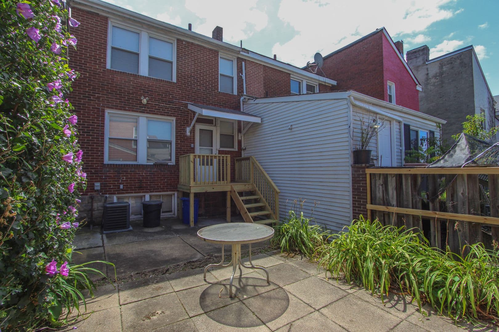 Pittsburgh Apartment: 323 Main Street