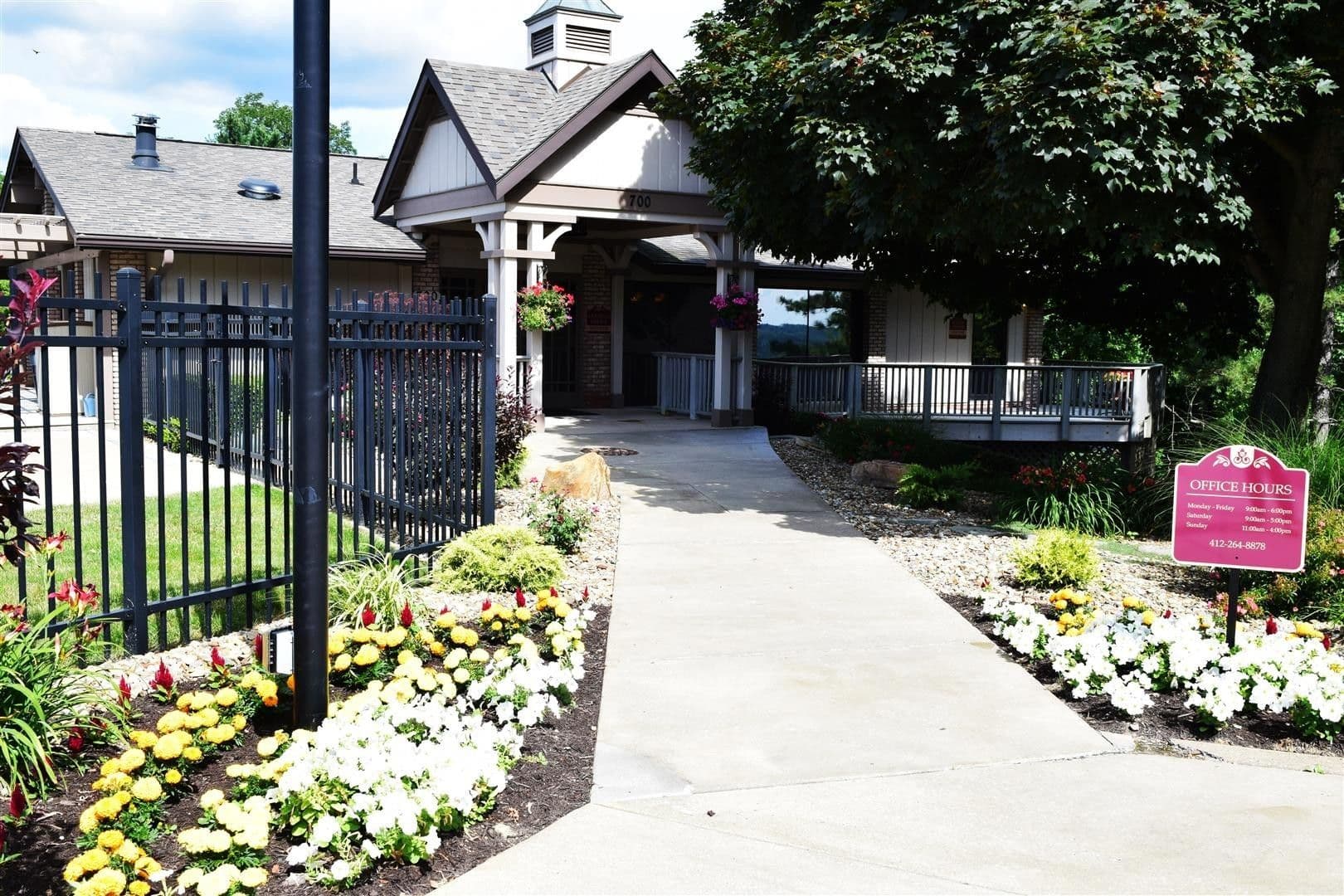 Moon Township Apartment: 900 Kris Drive