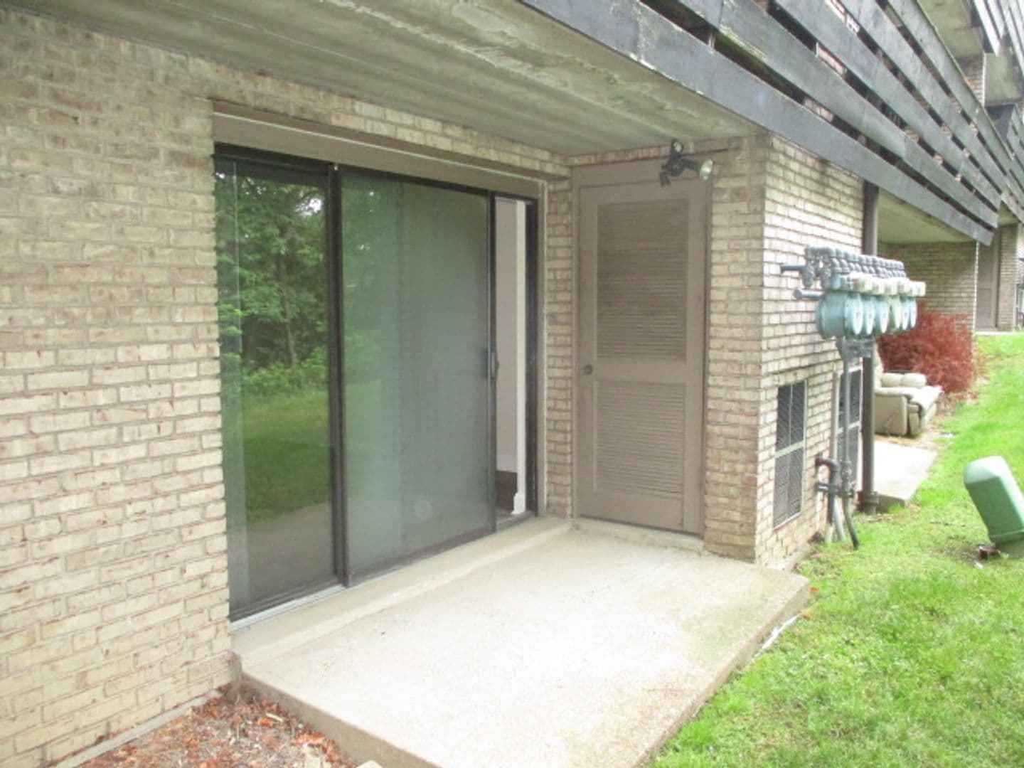Moon Township Apartment: 500 Lee Drive