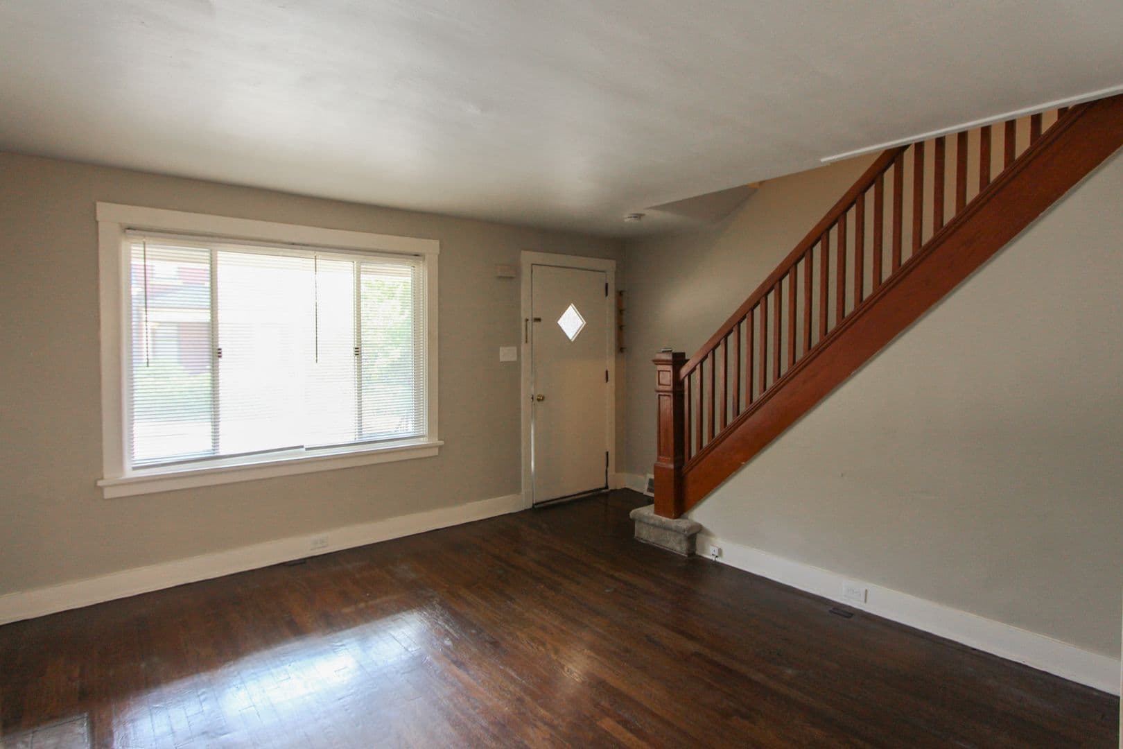 Pittsburgh Apartment: 323 Main Street