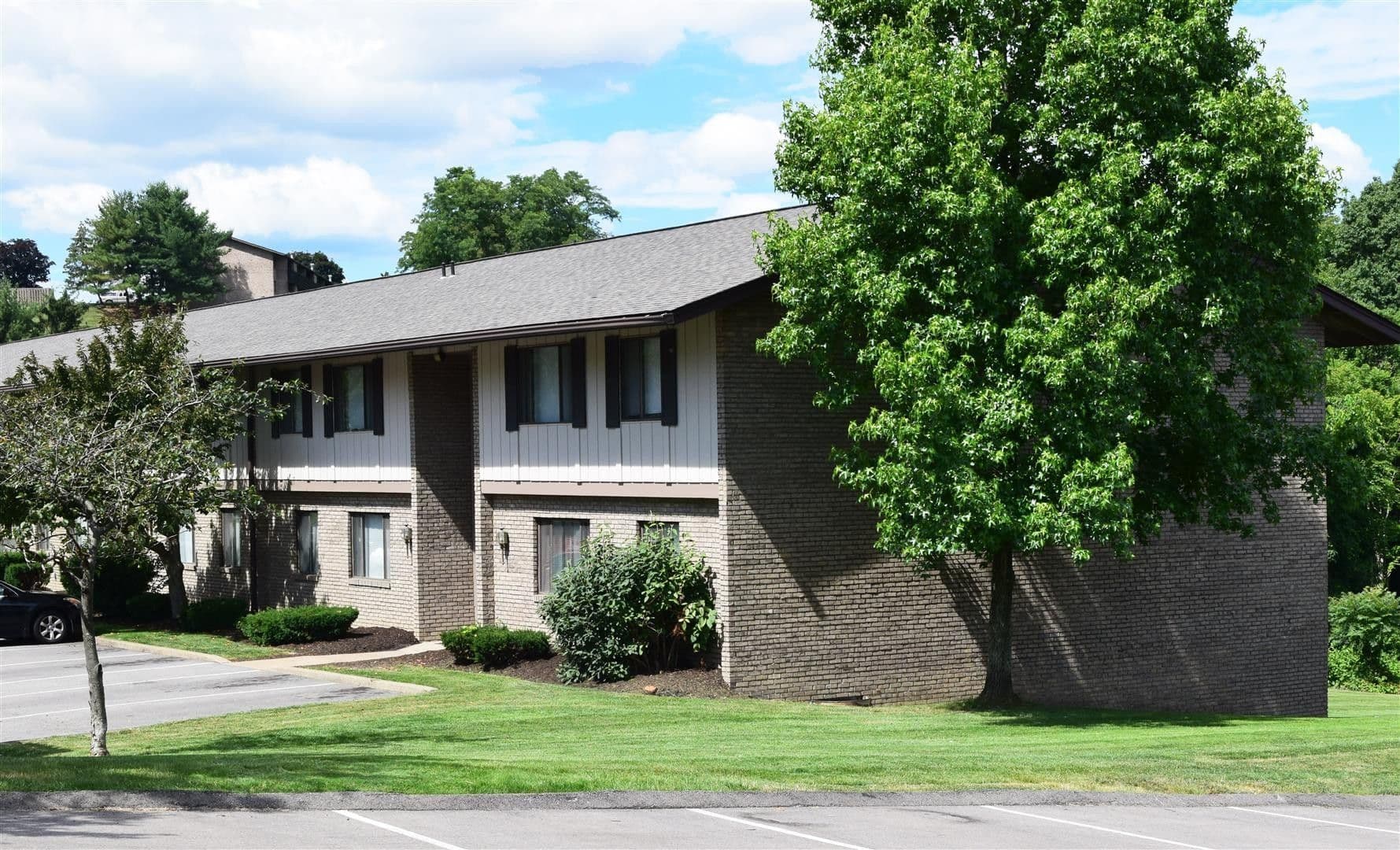 Moon Township Apartment: 500 Lee Drive