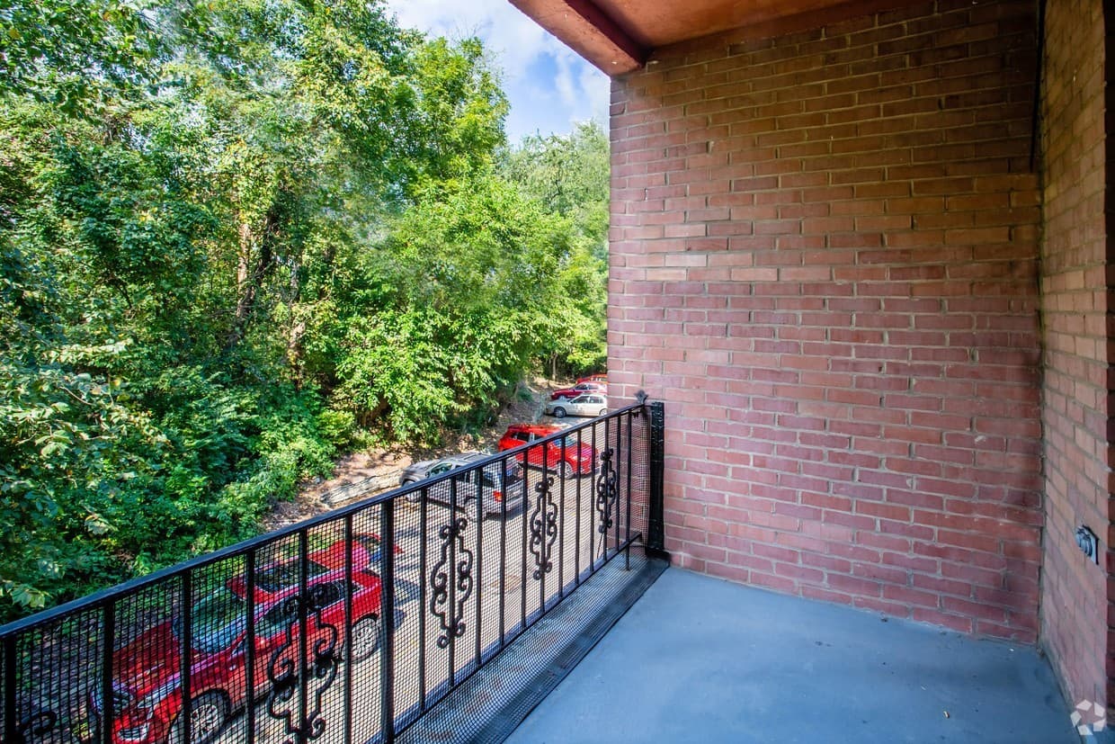 Mt. Lebanon Apartment: 200 Piper Drive