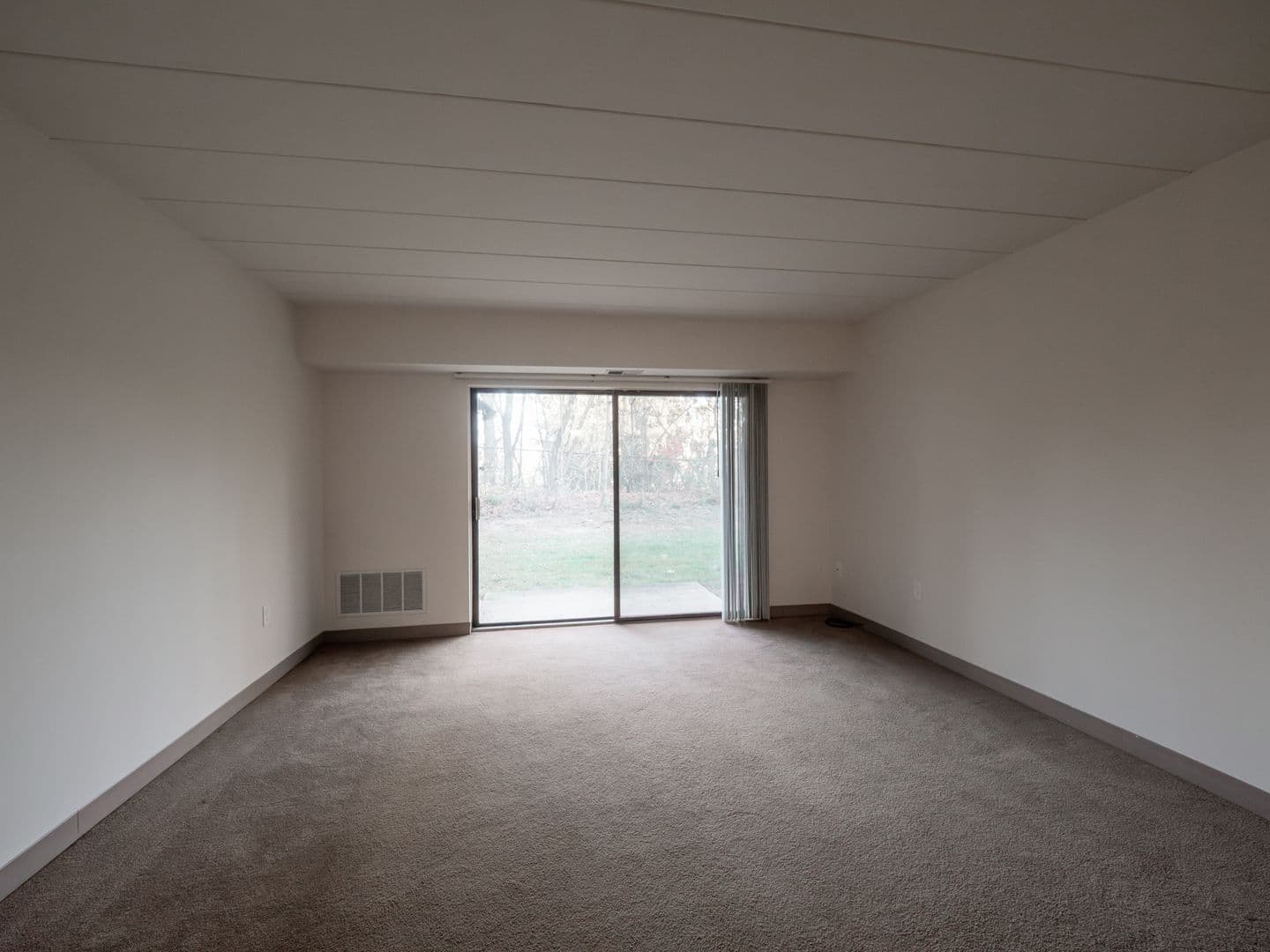 Moon Township Apartment: 700 Lee Drive