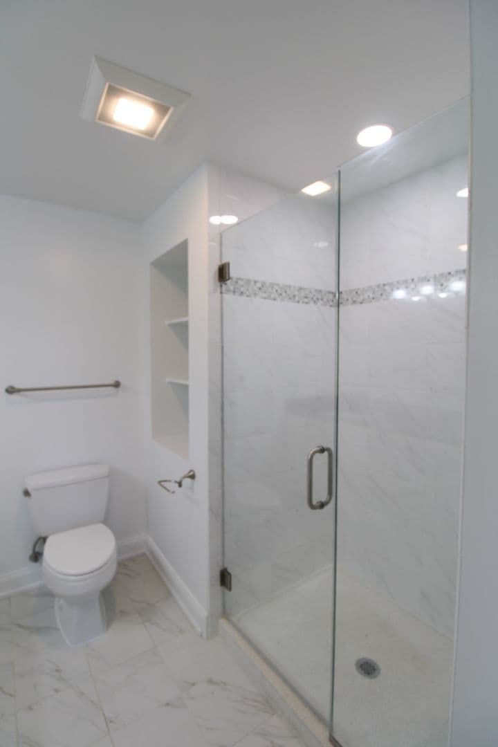 Mars Apartment: 1000 Adams Pointe Blvd.