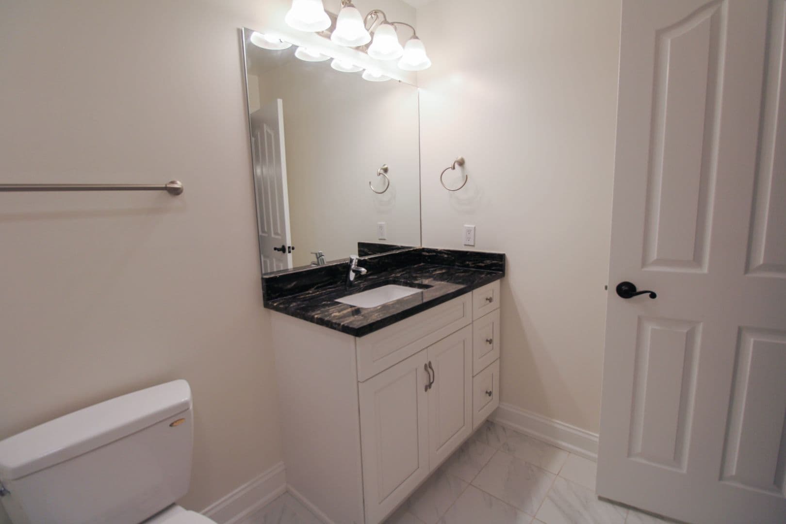 Mars Apartment: 1000 Adams Pointe Blvd.
