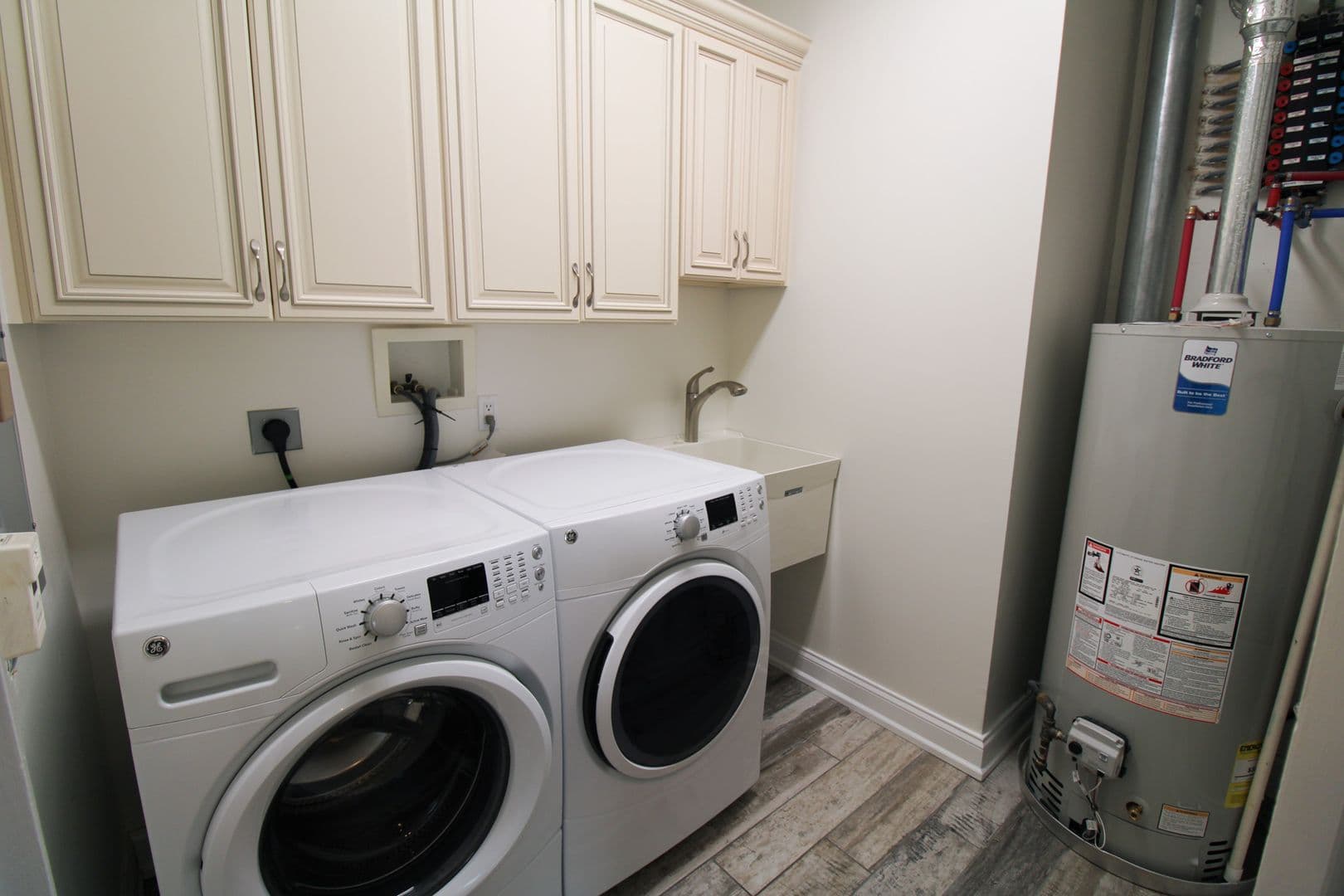 Mars Apartment: 1000 Adams Pointe Blvd.
