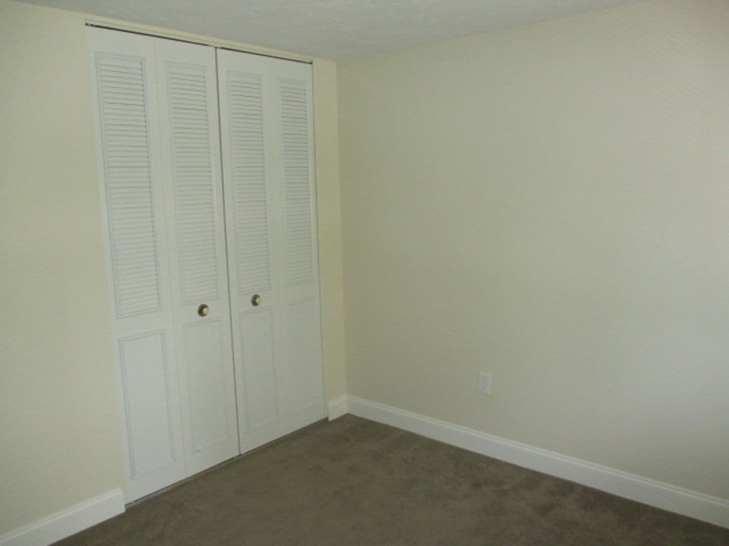 Moon Township Apartment: 900 Kris Drive