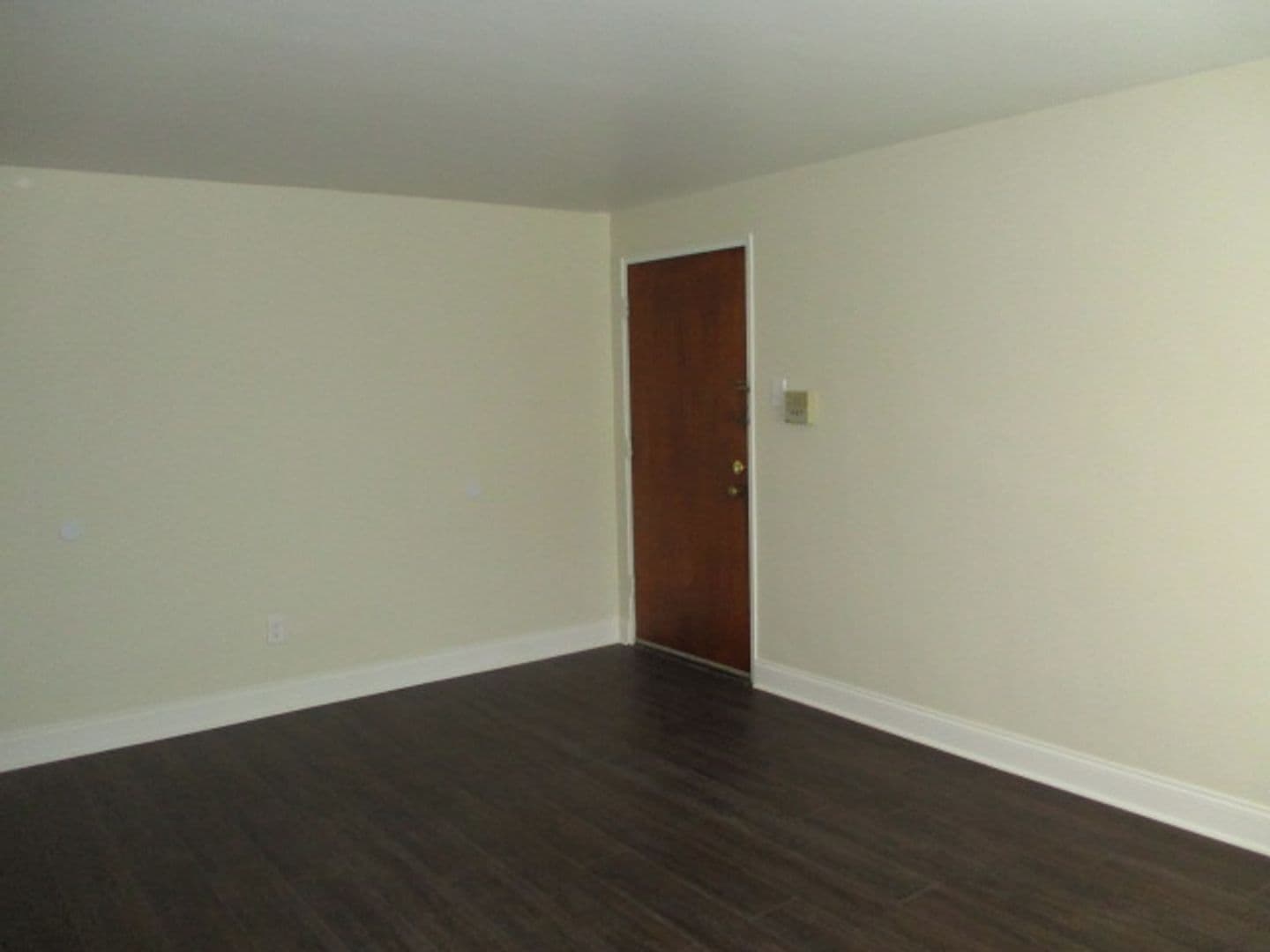 Bellevue Apartment: 219 Lincoln Avenue