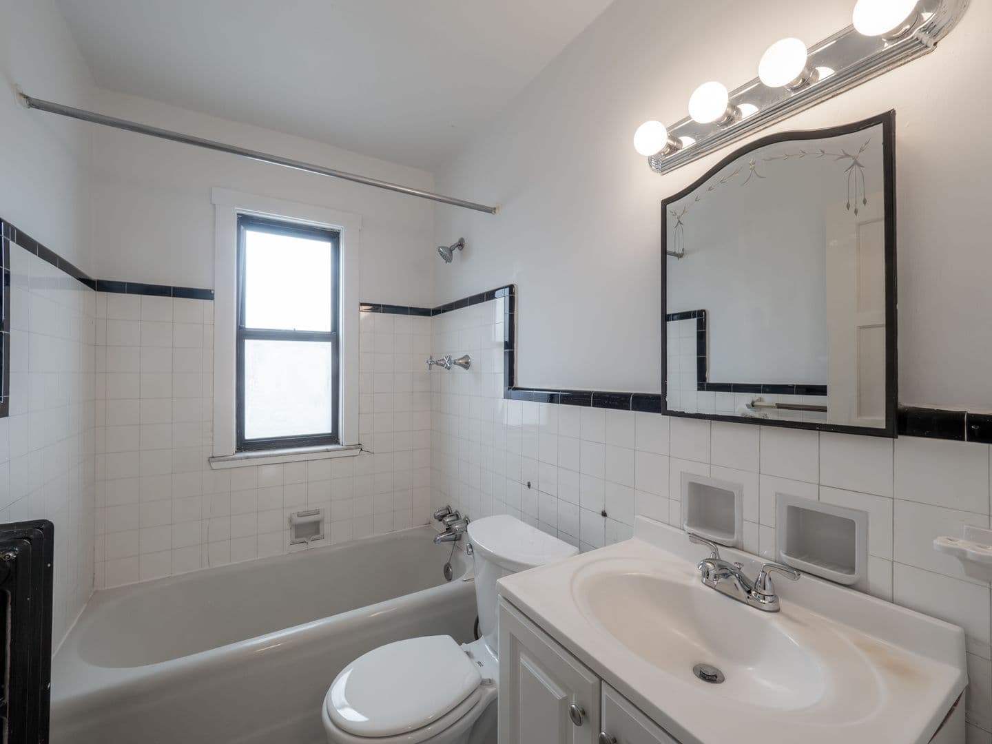Edgewood Apartment: 131 Edgewood Avenue