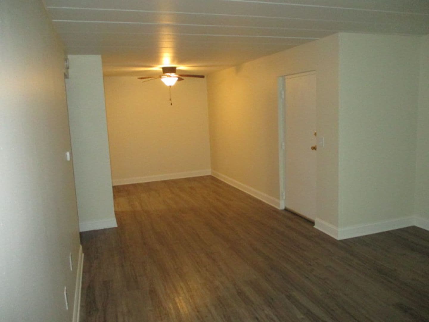 Moon Township Apartment: 500 Lee Drive