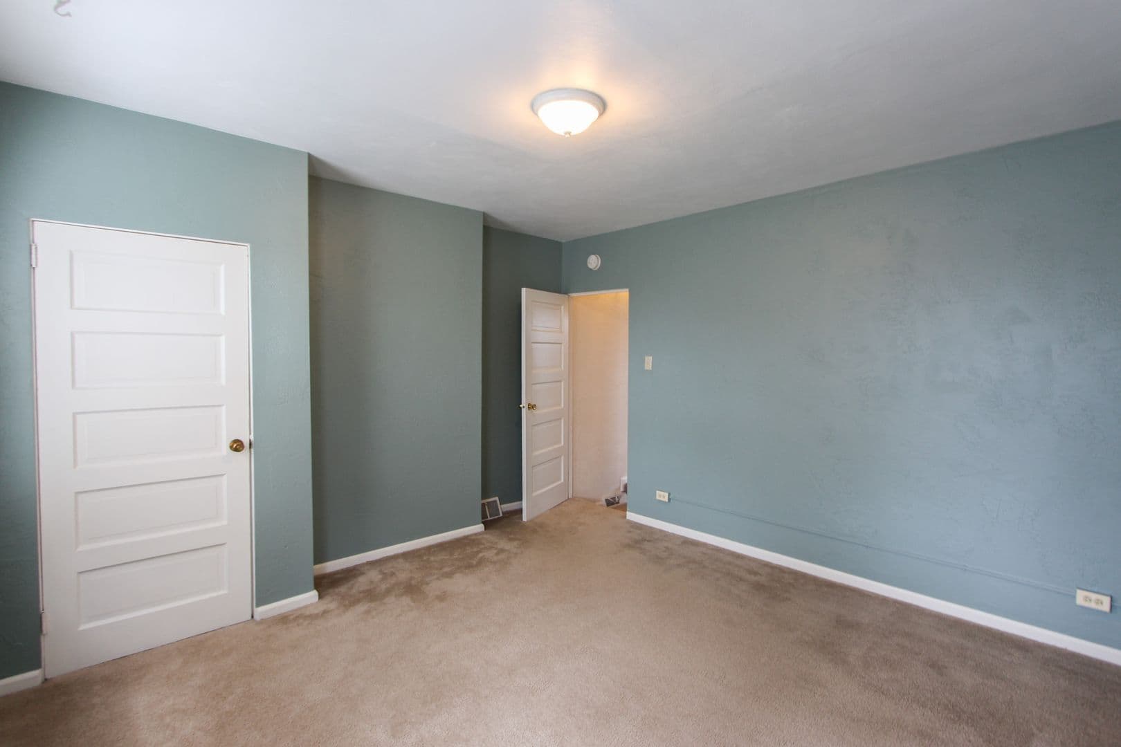 Edgewood Apartment: 313 Whipple Street