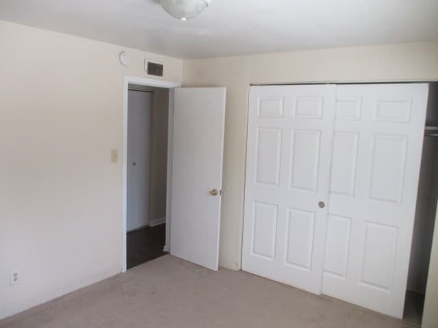 Edgewood Apartment: 111 Oakview Avenue