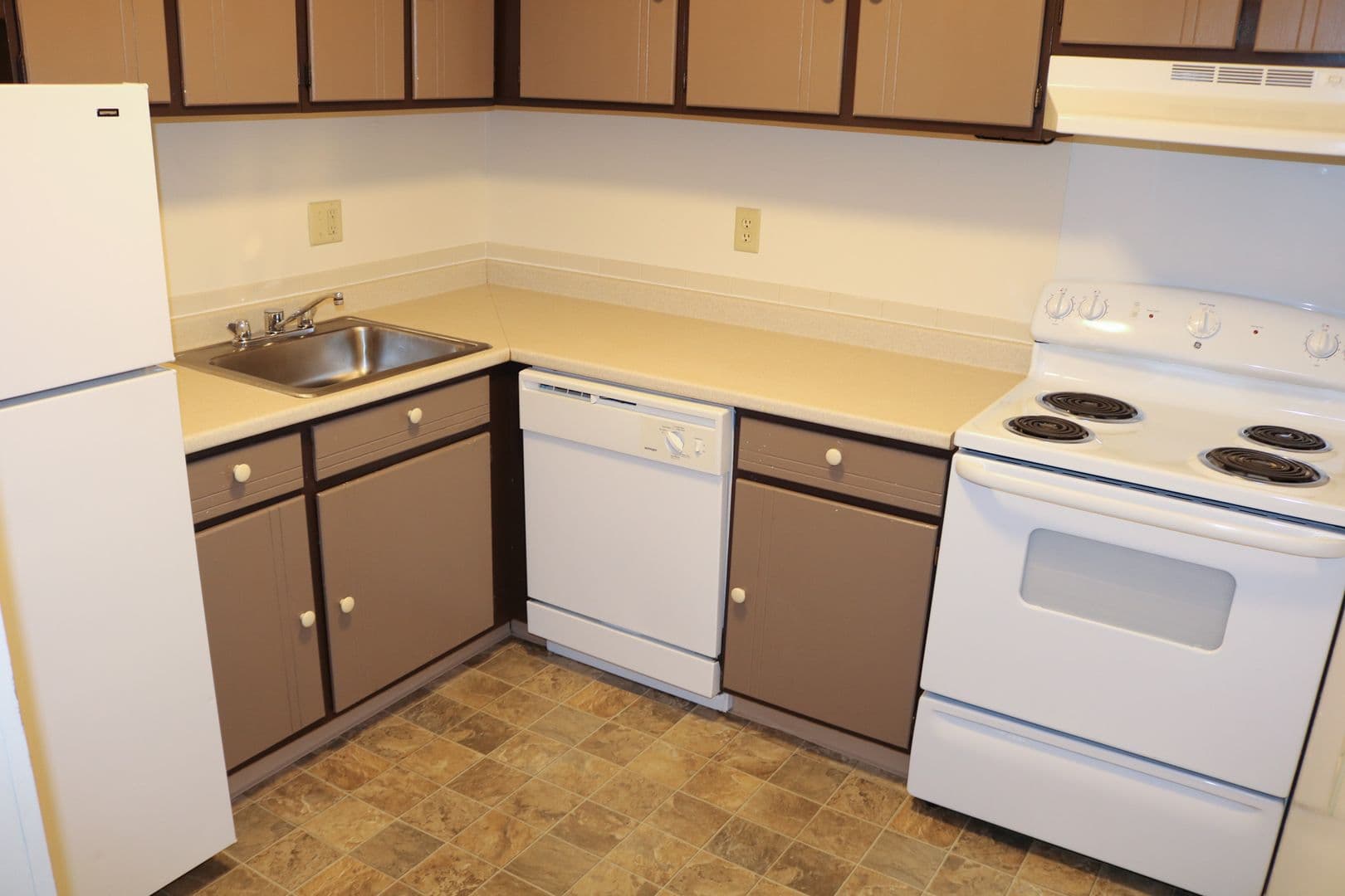 Moon Township Apartment: 700 Lee Drive