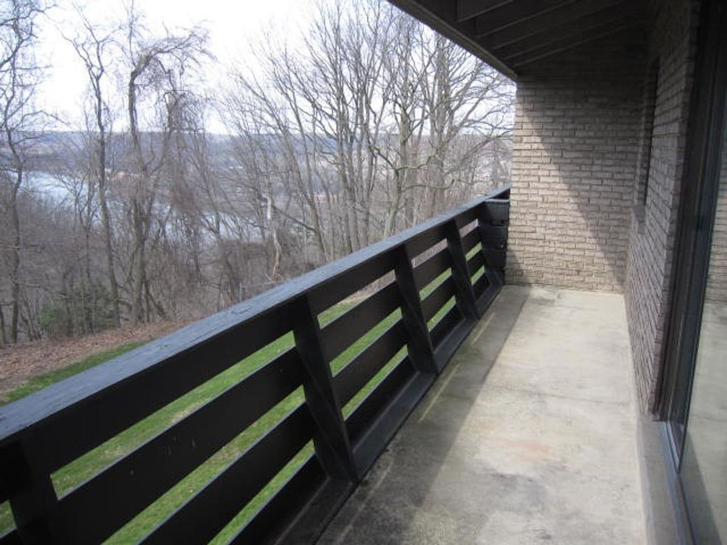 Moon Township Apartment: 900 Kris Drive