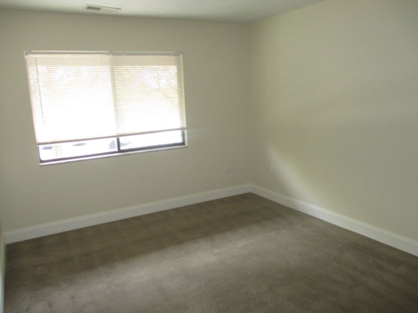 Moon Township Apartment: 900 Kris Drive