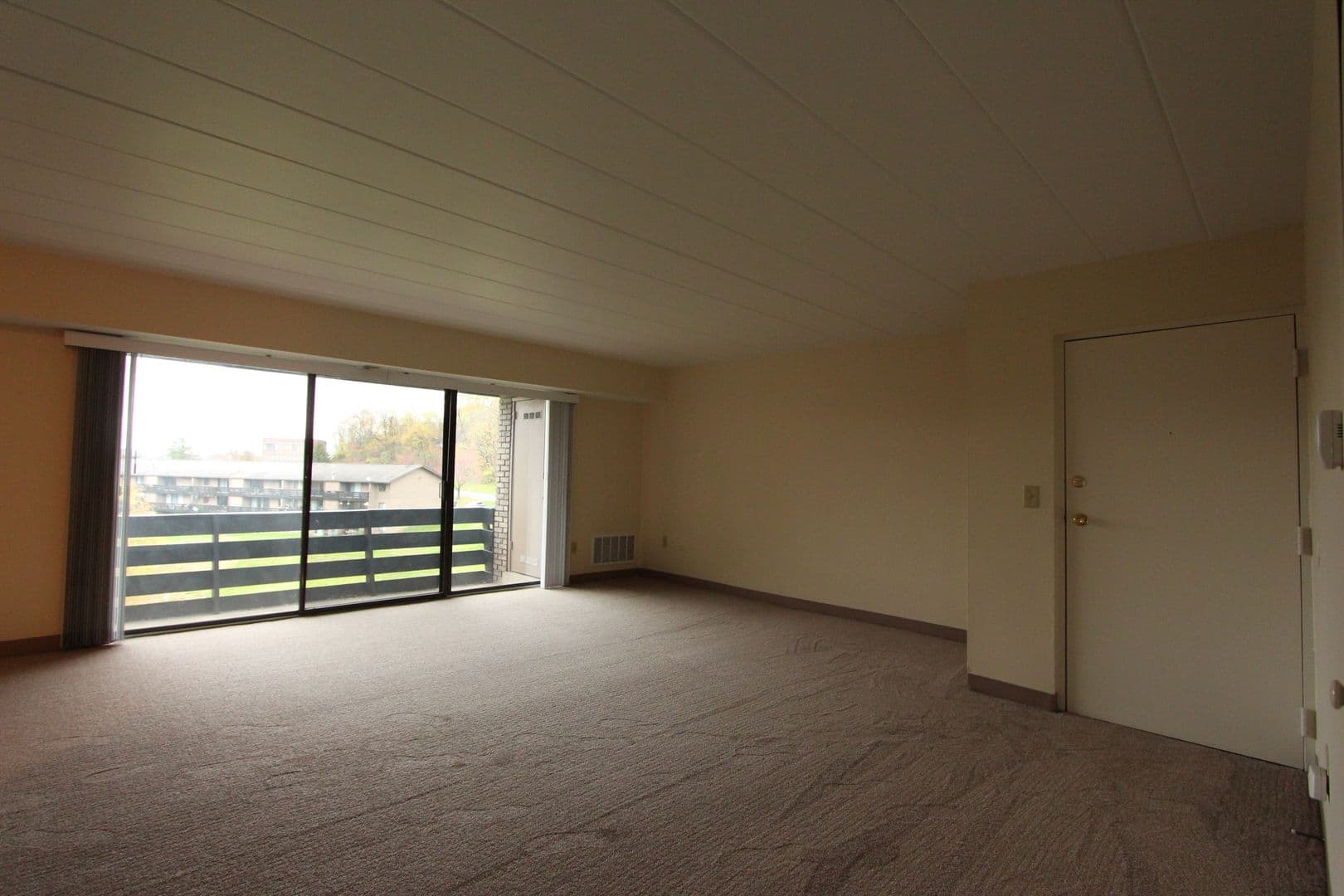 Moon Township Apartment: 1000 Kris Drive