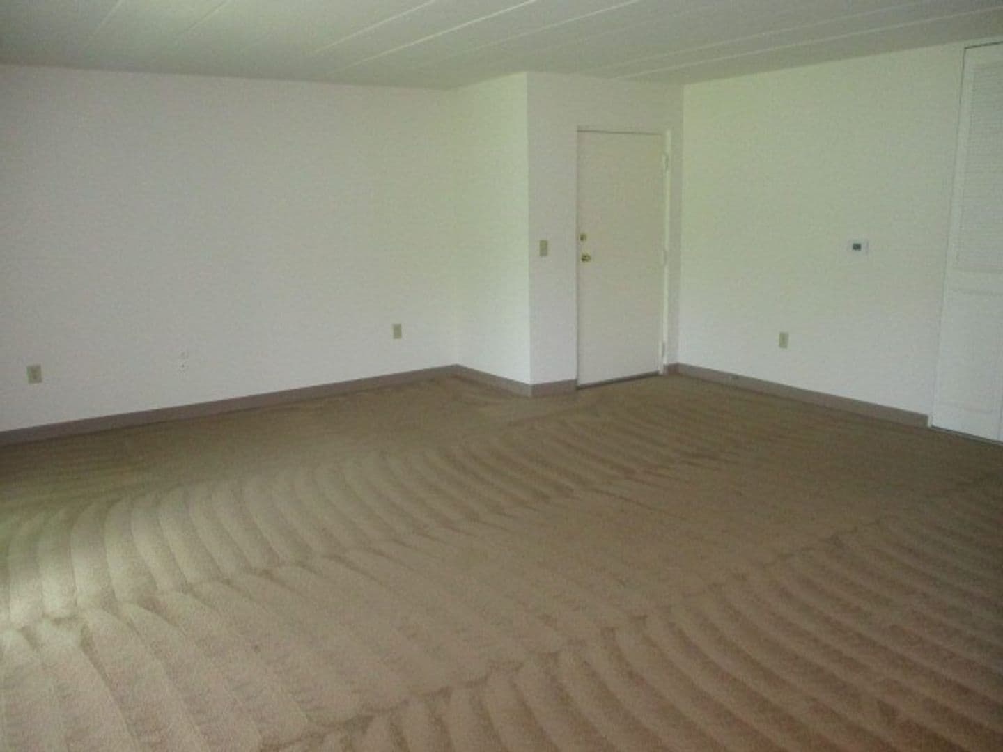 Moon Township Apartment: 900 Kris Drive