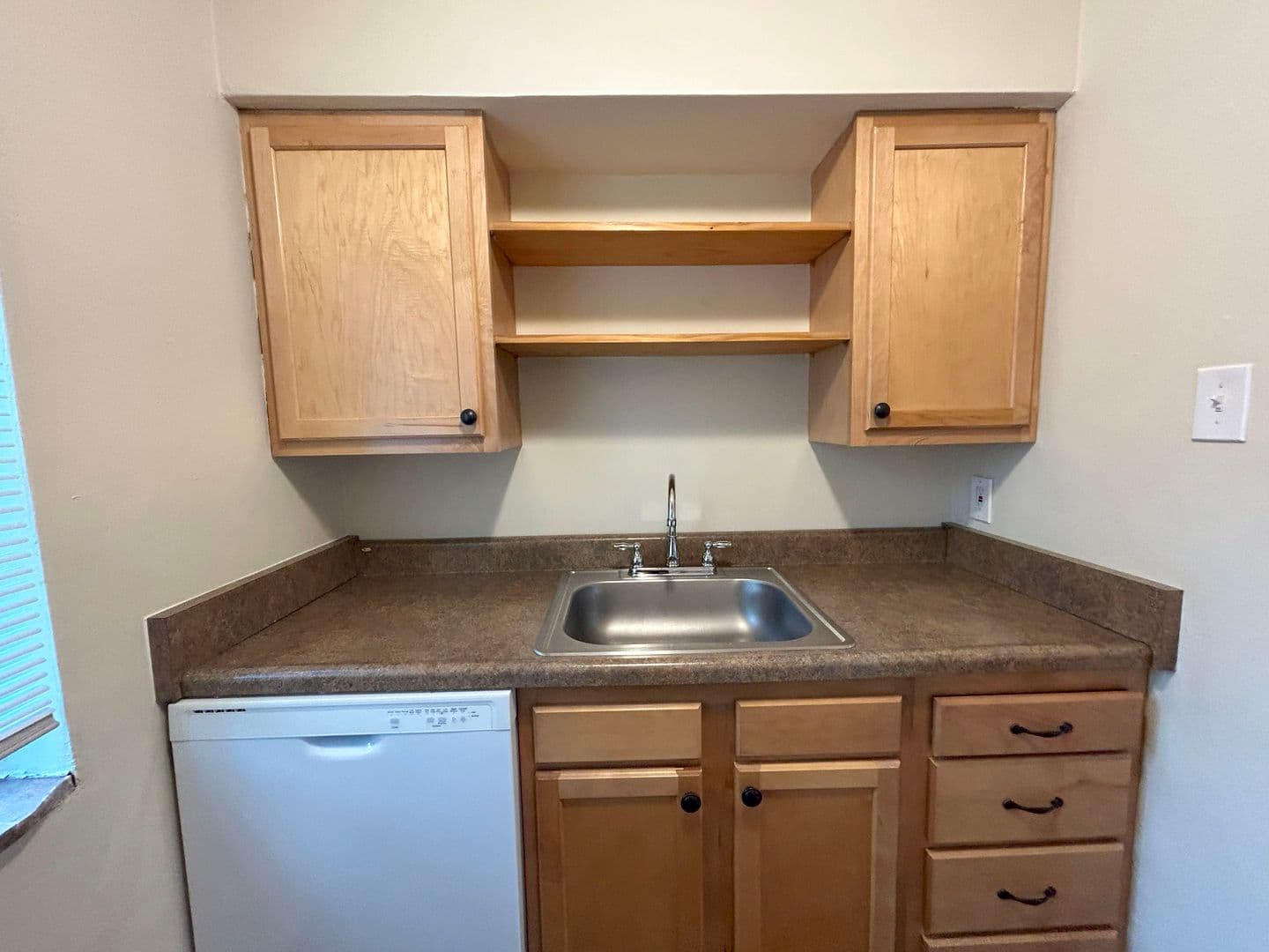Edgewood Apartment: 101 Lloyd Avenue