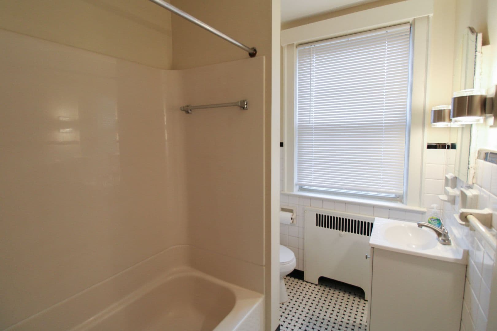 Crafton Apartment: 101 S Linwood Ave.