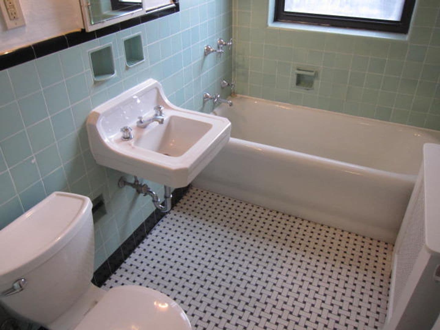 Mt. Lebanon Apartment: 125 Baywood Avenue