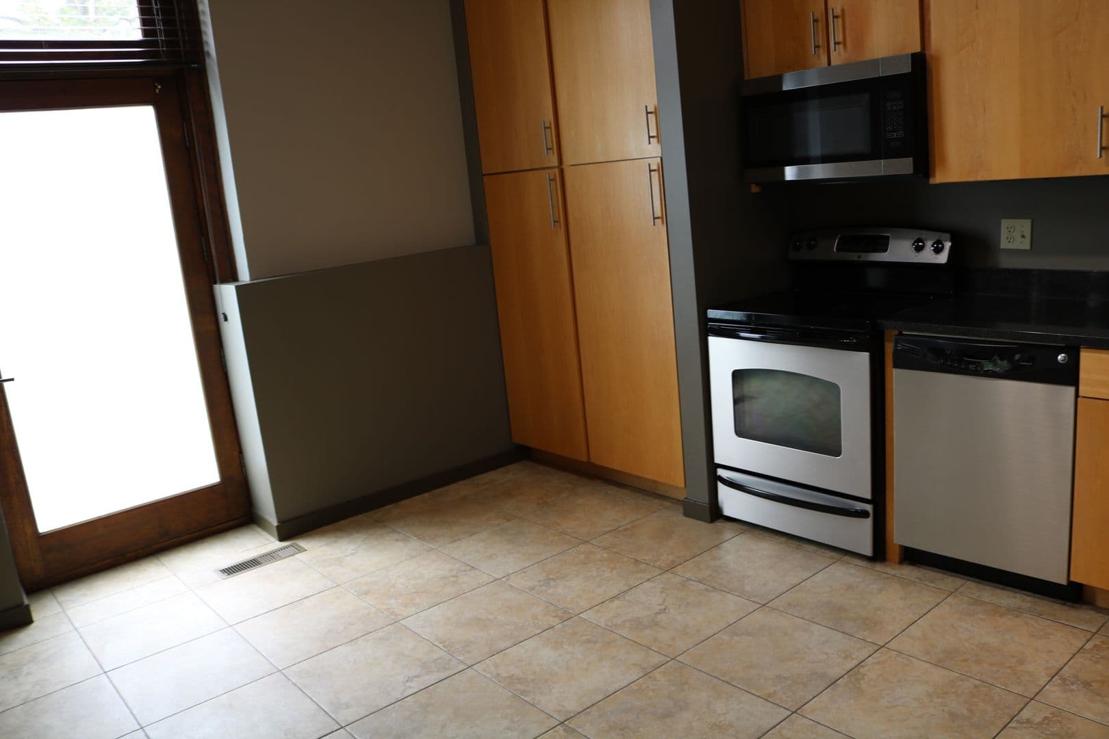 Pittsburgh Apartment: 216 Jefferson Avenue