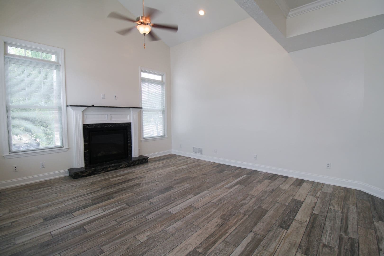 Mars Apartment: 1000 Adams Pointe Blvd.