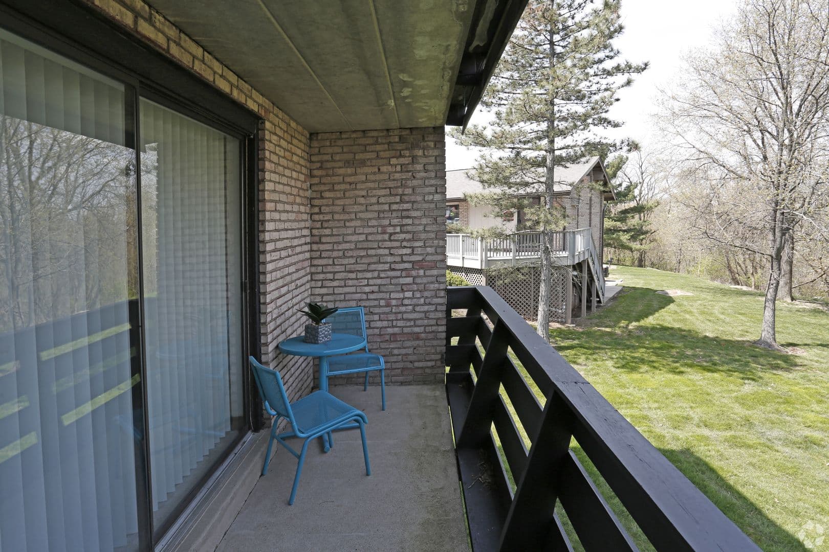 Moon Township Apartment: 700 Lee Drive
