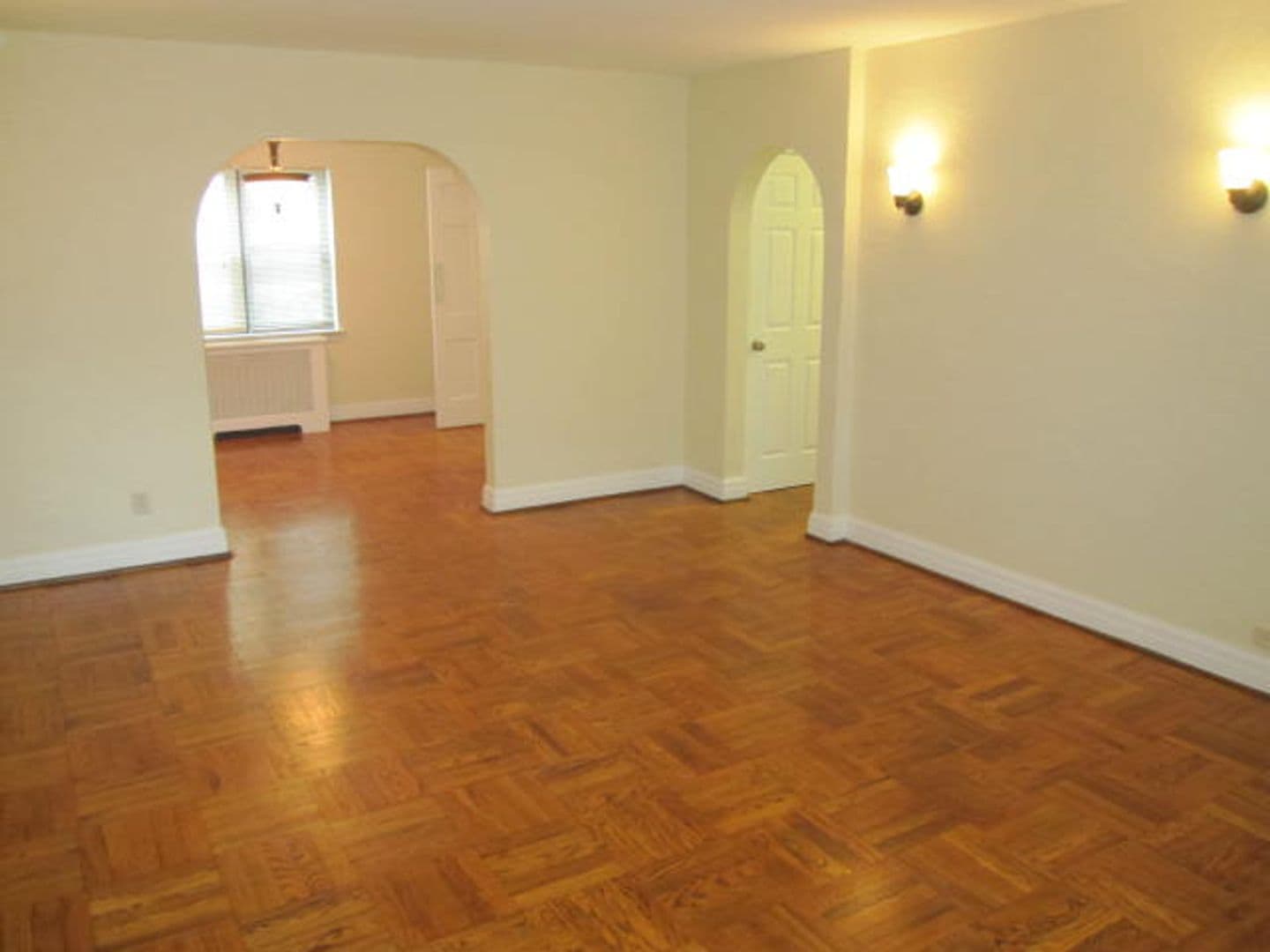Mt. Lebanon Apartment: 125 Baywood Avenue