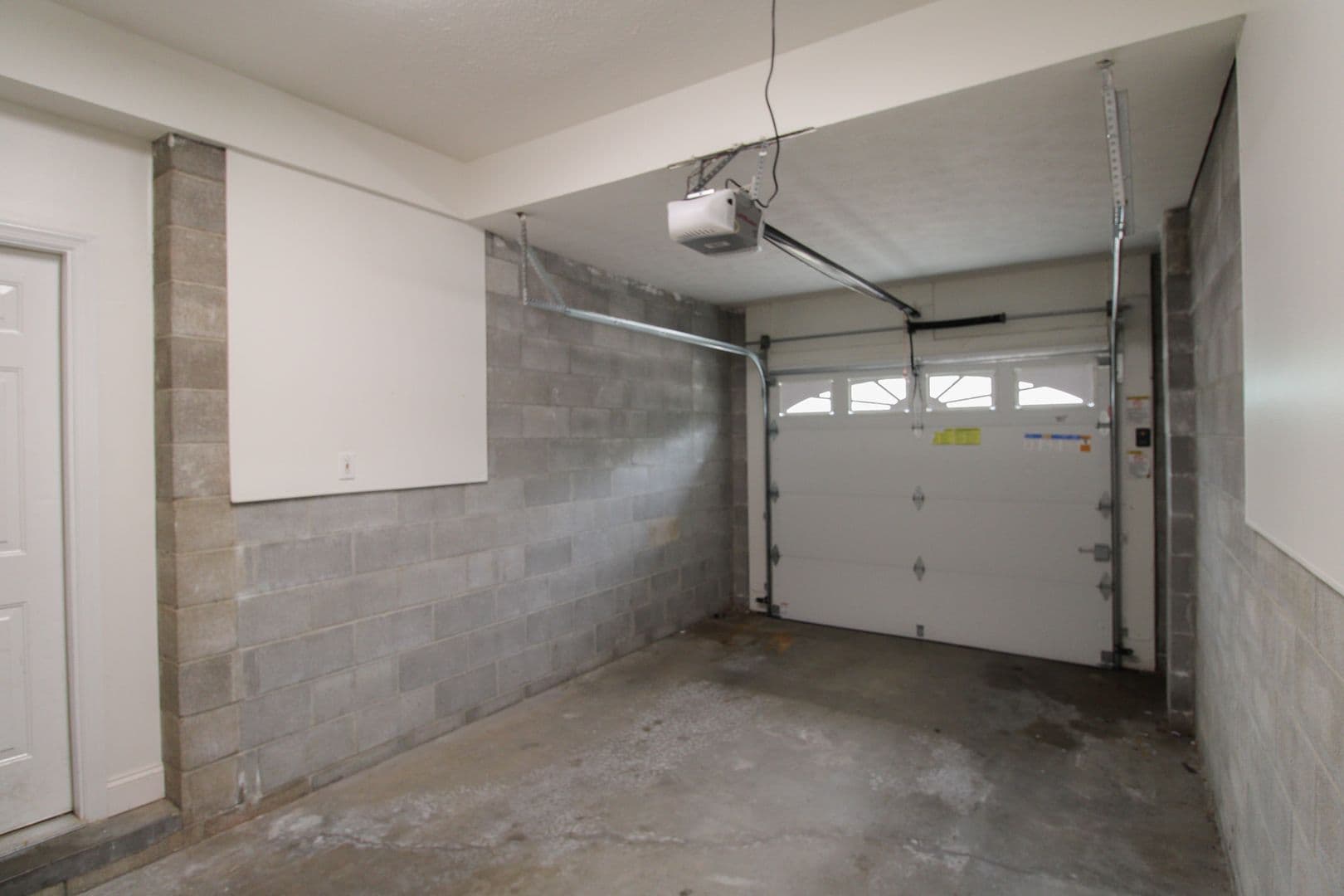 Mars Apartment: 1000 Adams Pointe Blvd.