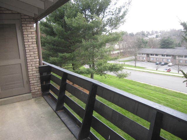 Moon Township Apartment: 700 Lee Drive