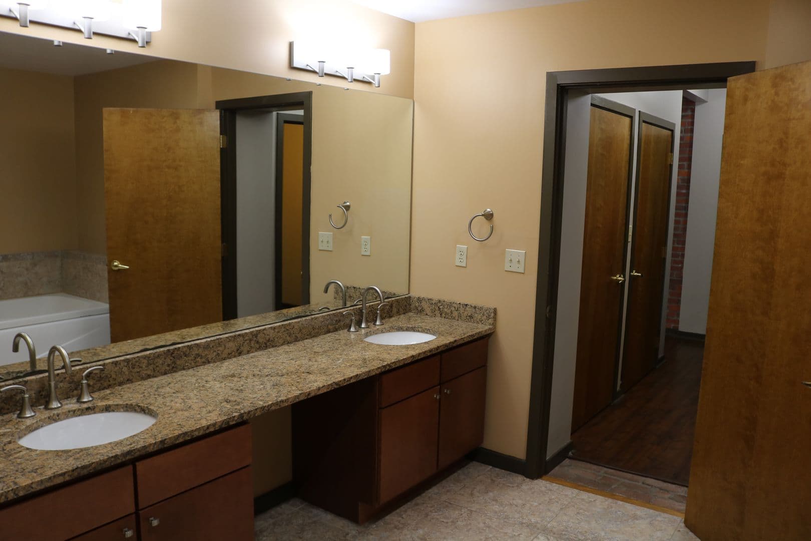 Pittsburgh Apartment: 216 Jefferson Avenue
