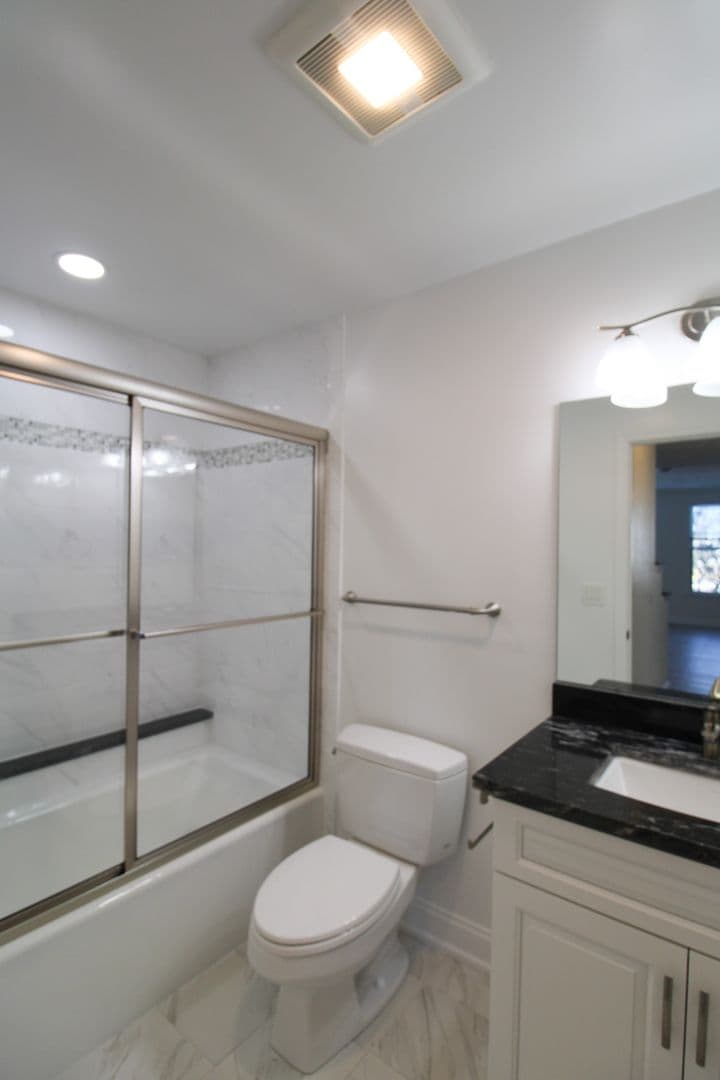 Mars Apartment: 1000 Adams Pointe Blvd.