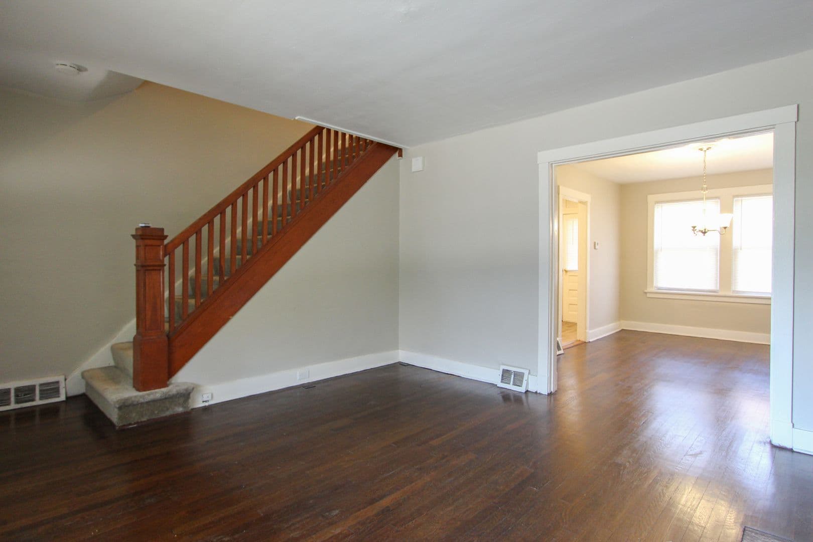Pittsburgh Apartment: 323 Main Street