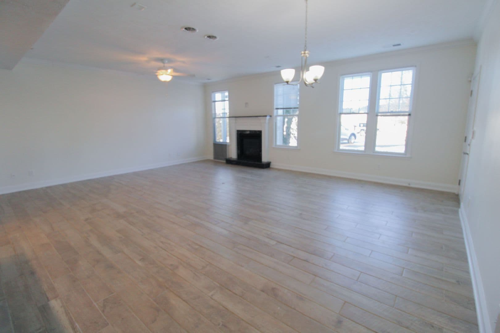 Mars Apartment: 1000 Adams Pointe Blvd.