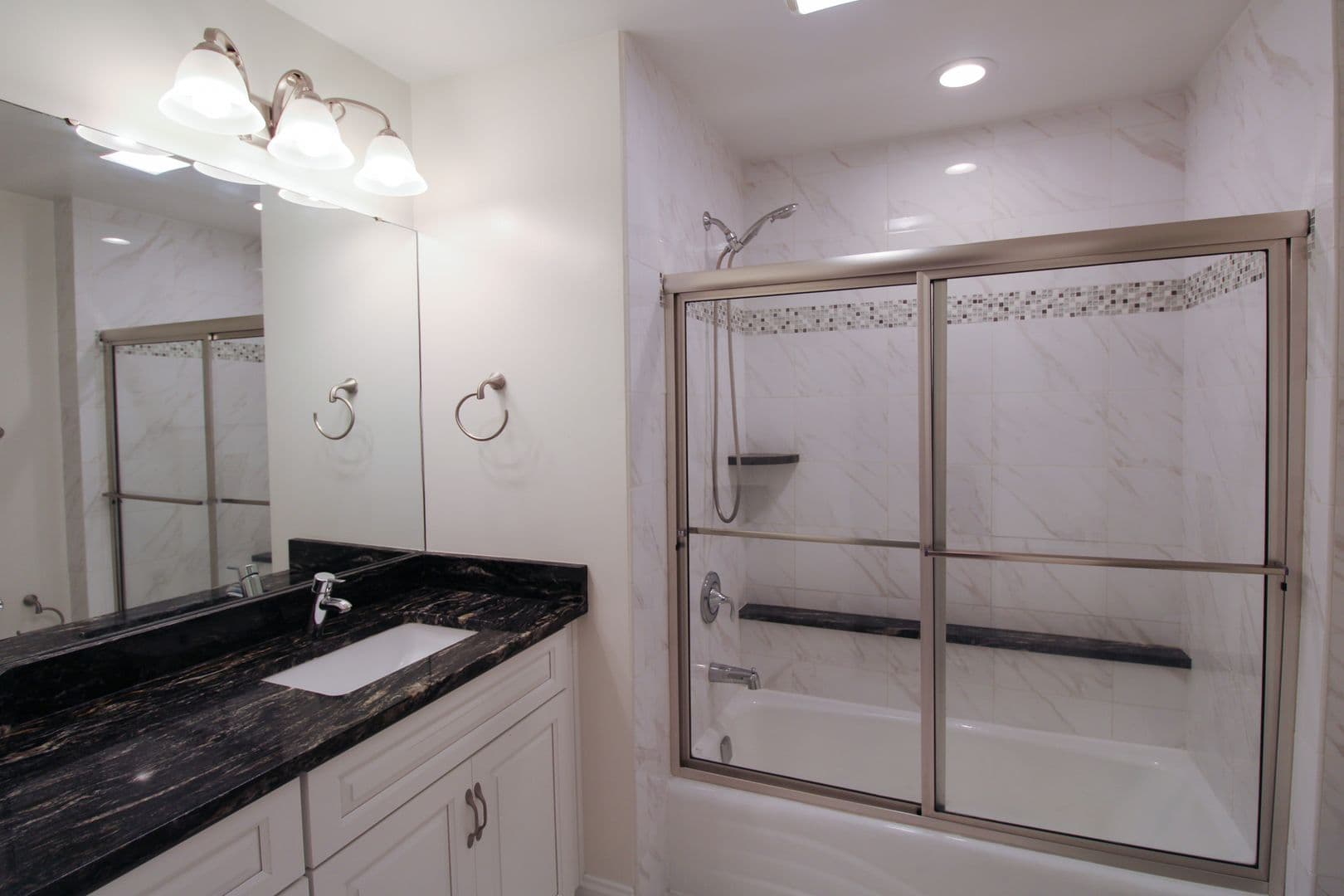 Mars Apartment: 1000 Adams Pointe Blvd.