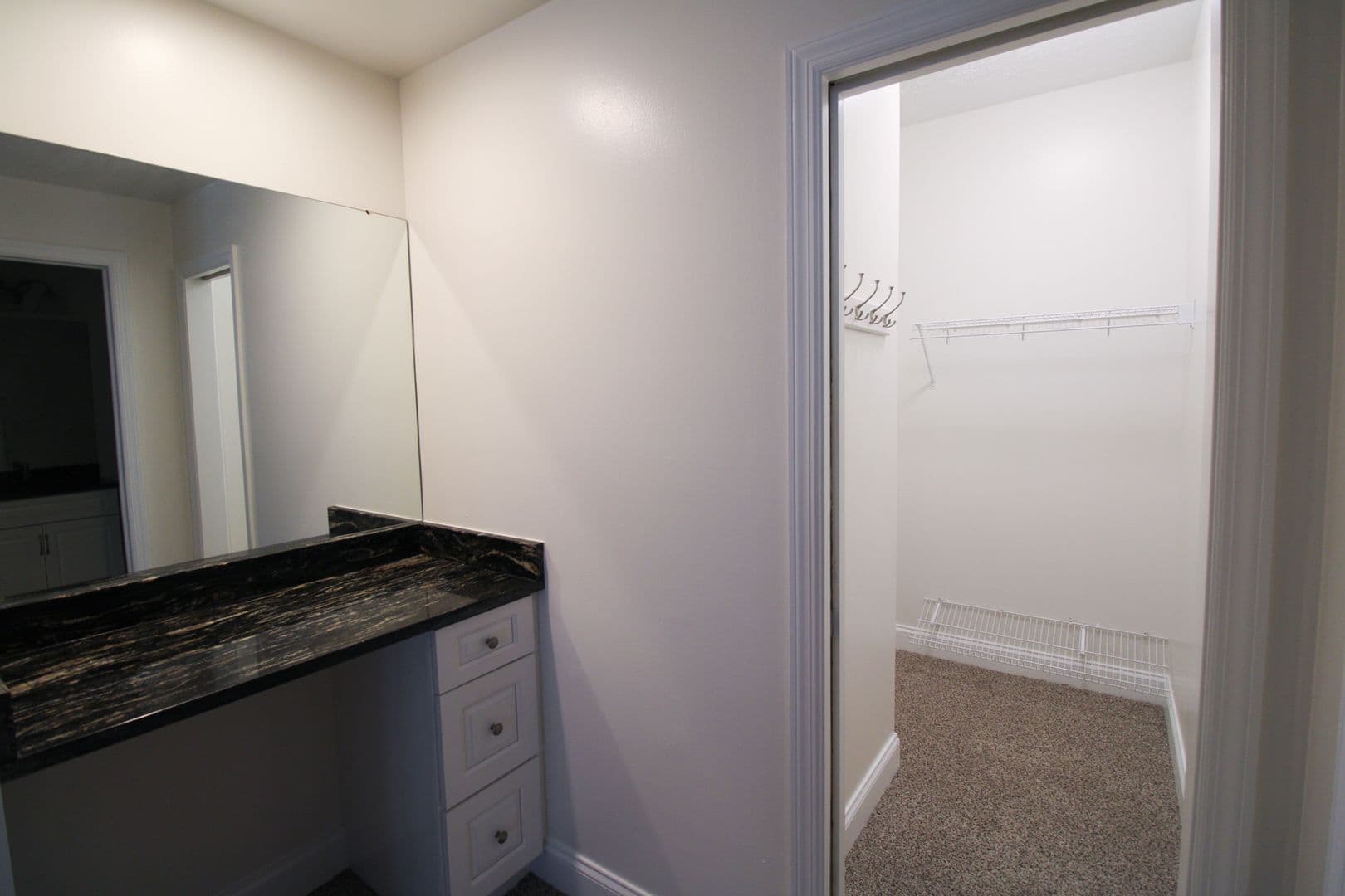 Mars Apartment: 1000 Adams Pointe Blvd.