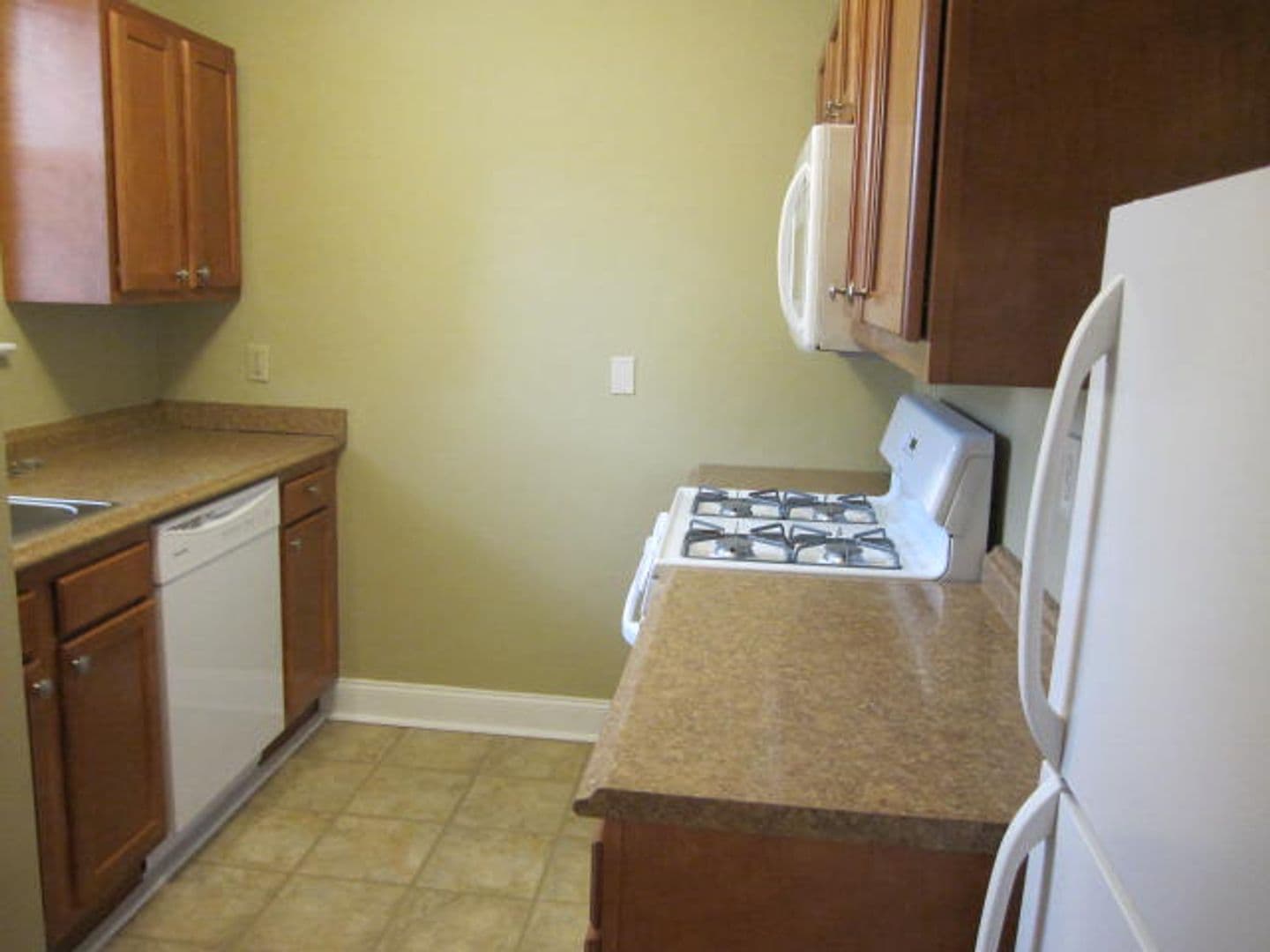 Mt. Lebanon Apartment: 125 Baywood Avenue