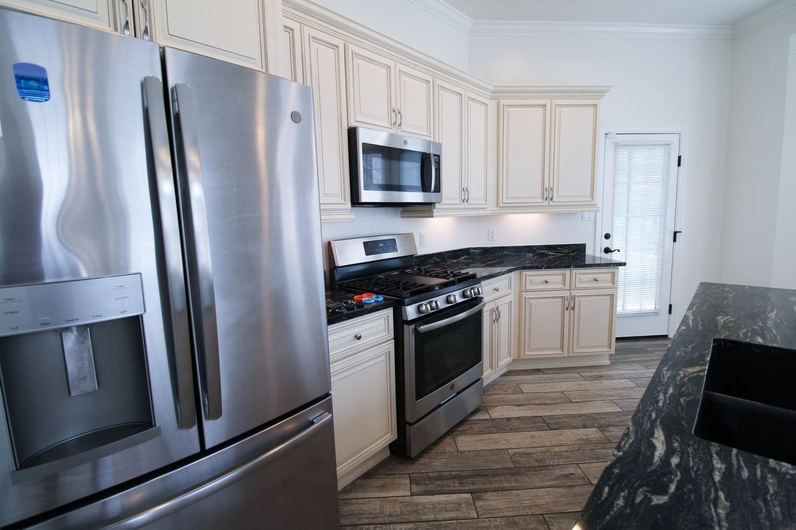 Mars Apartment: 1000 Adams Pointe Blvd.
