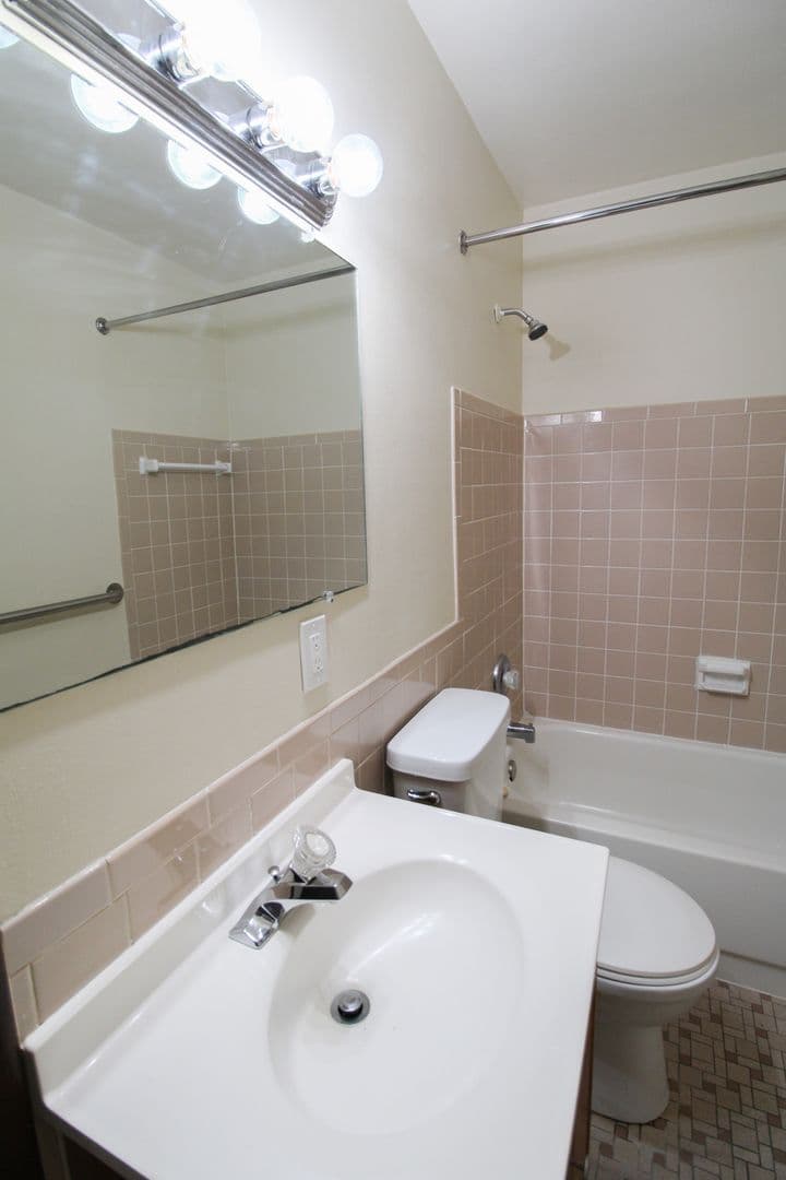 Coraopolis Apartment: 1130 Ridge Avenue
