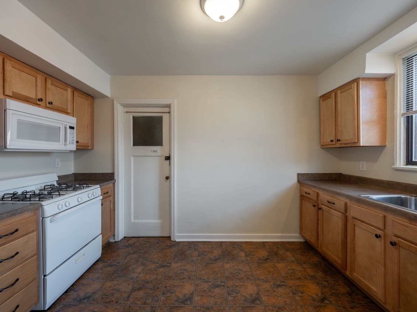 Edgewood Apartment: 131 Edgewood Avenue