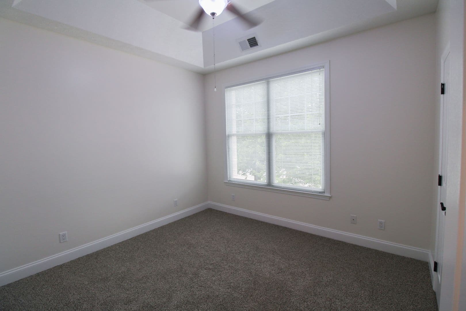 Mars Apartment: 1000 Adams Pointe Blvd.