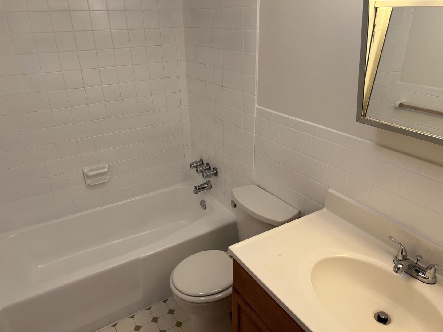 Pittsburgh Apartment: 6215 Fifth Ave.