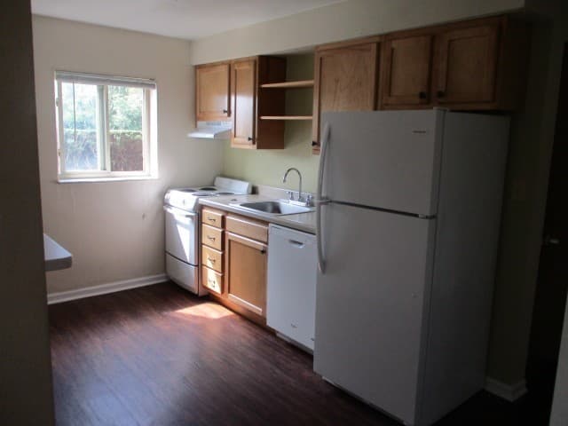 Edgewood Apartment: 111 Oakview Avenue