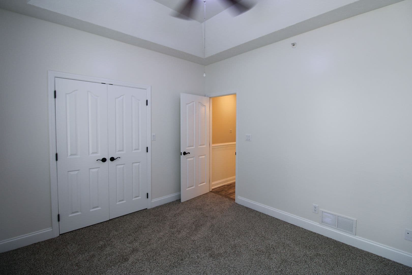 Mars Apartment: 1000 Adams Pointe Blvd.