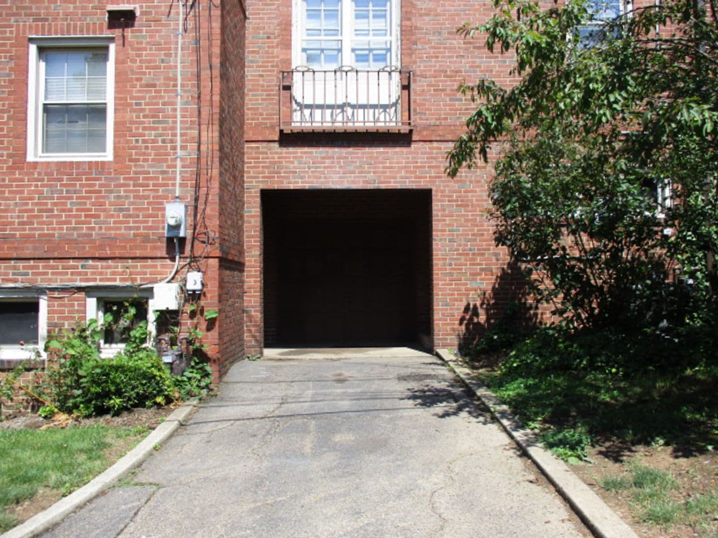 Crafton Apartment: 101 S Linwood Ave.