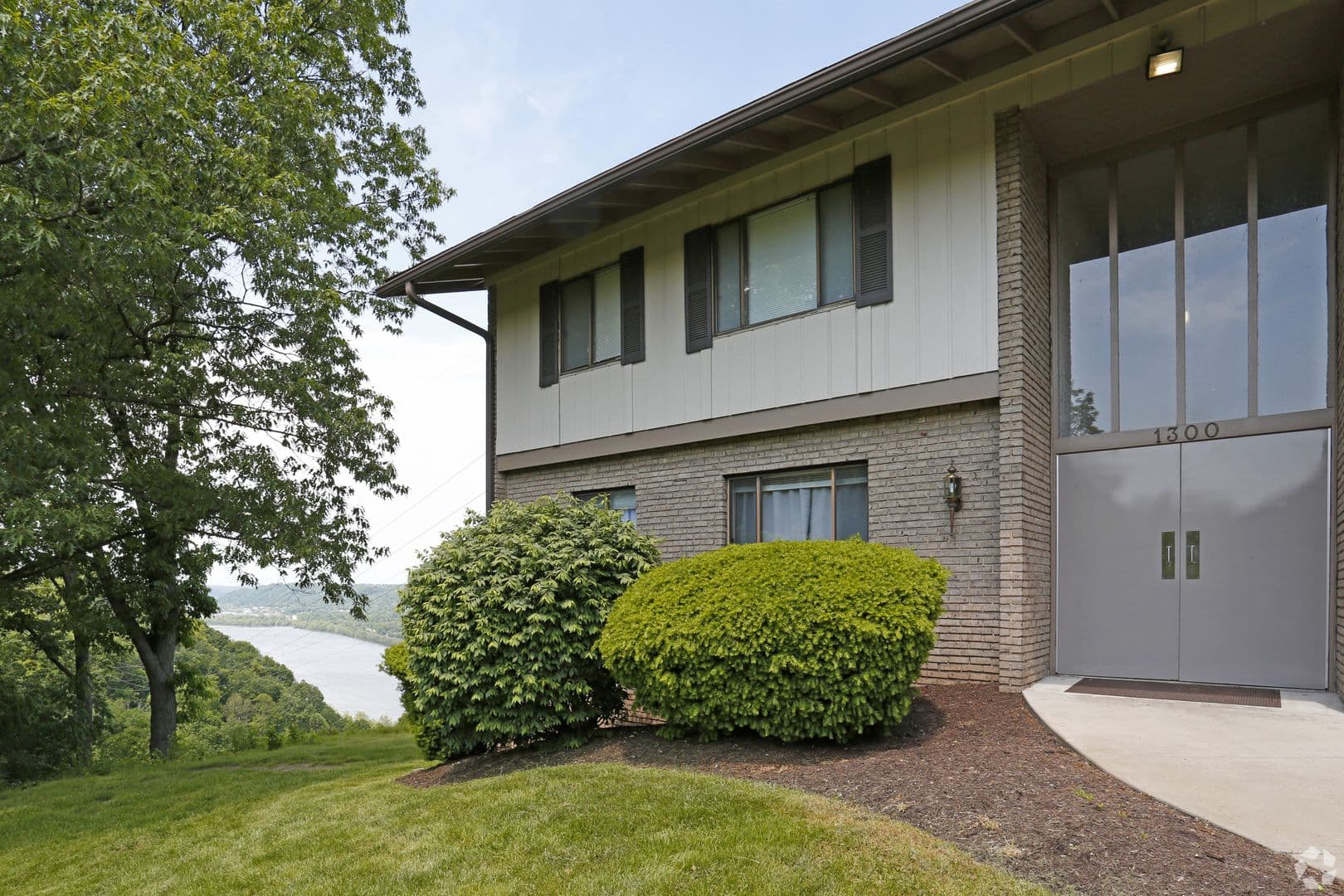 Moon Township Apartment: 700 Lee Drive